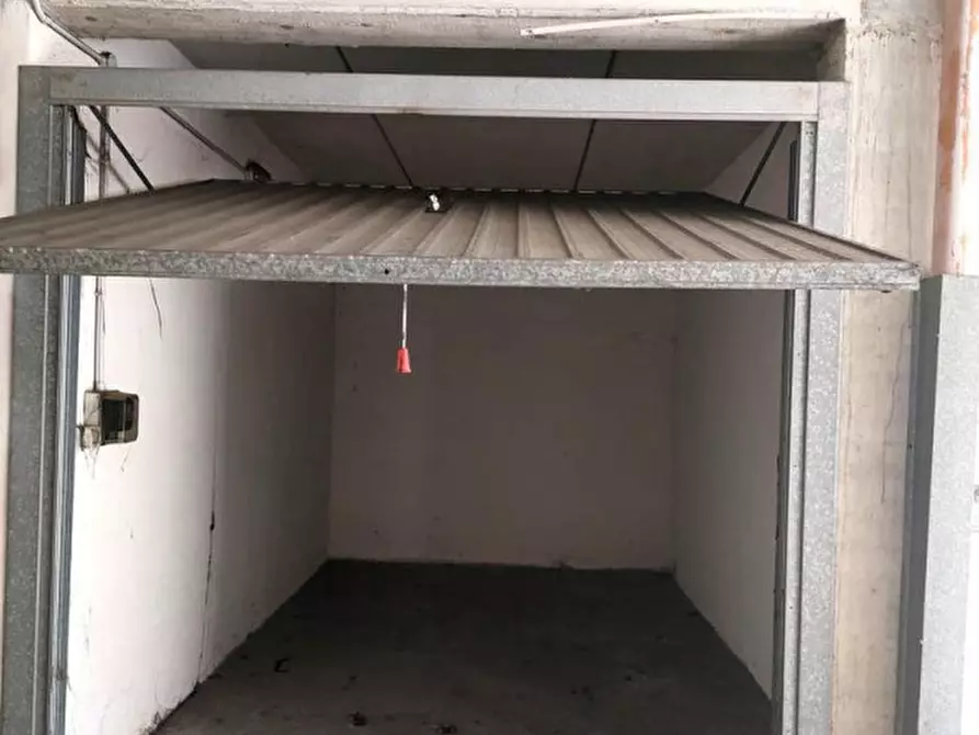 Immagine 3 di Posto auto in vendita  in Via dei Giardinetti, N. 158 a Roma