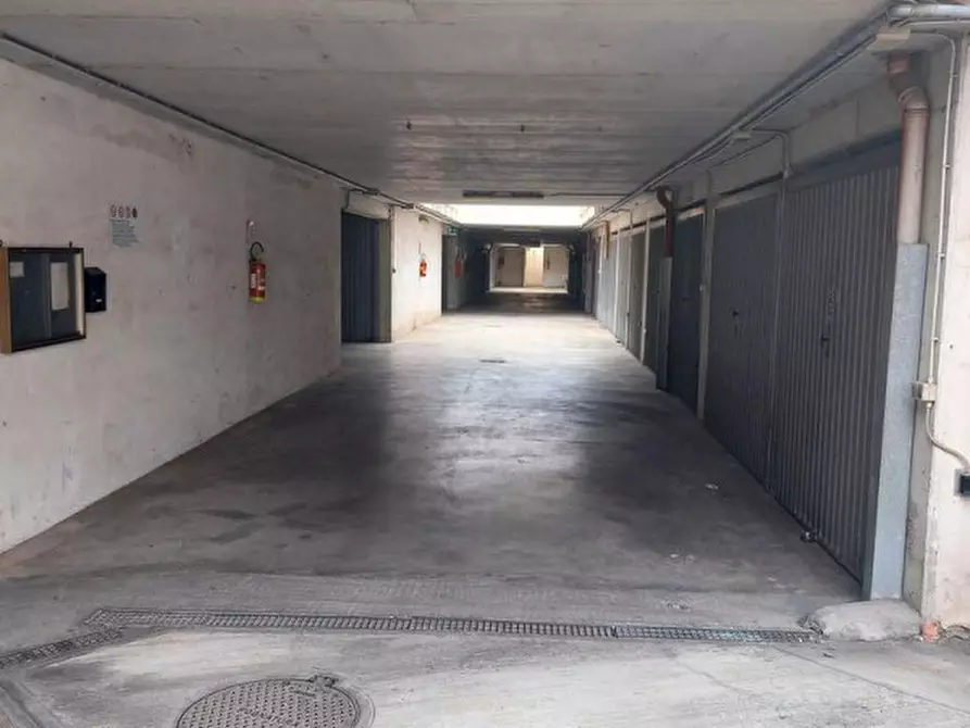 Immagine 5 di Posto auto in vendita  in Via dei Giardinetti, N. 158 a Roma