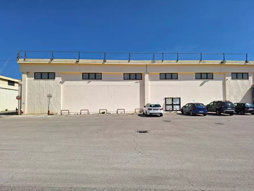 Immagine 1 di Capannone industriale in vendita  in Zona periferica a Modugno