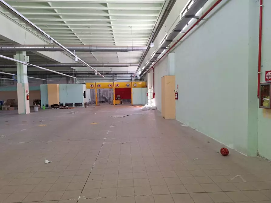 Immagine 8 di Capannone industriale in vendita  in Zona periferica a Modugno