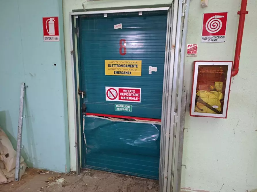 Immagine 10 di Capannone industriale in vendita  in Zona periferica a Modugno