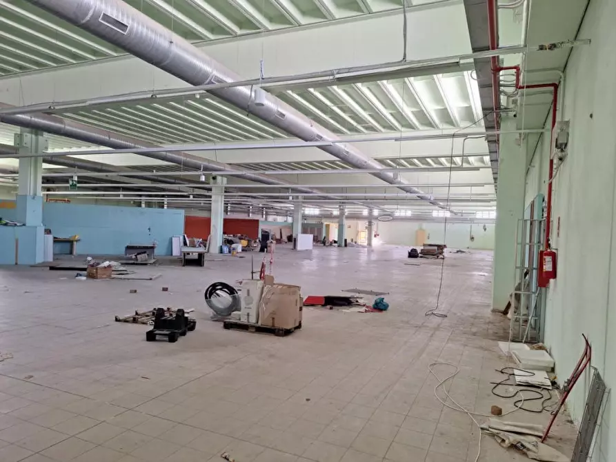 Immagine 12 di Capannone industriale in vendita  in Zona periferica a Modugno