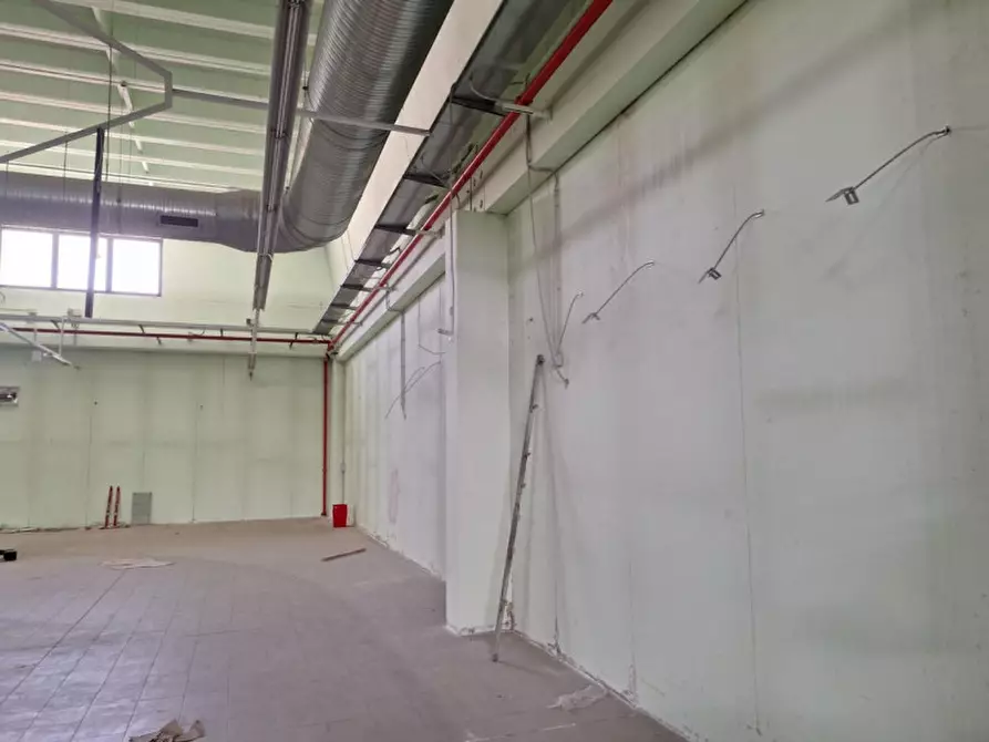 Immagine 14 di Capannone industriale in vendita  in Zona periferica a Modugno