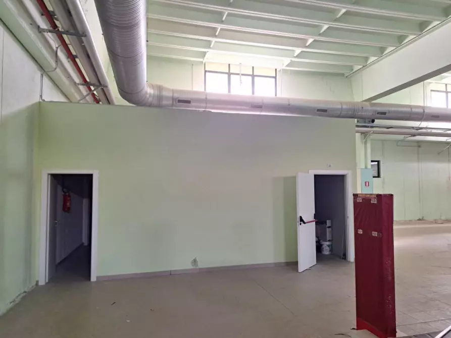 Immagine 15 di Capannone industriale in vendita  in Zona periferica a Modugno