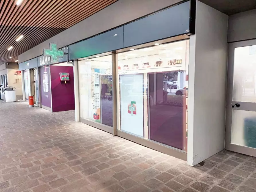 Immagine 2 di Negozio in vendita  in VIA MOHANDAS KARAMCHAND GANDHI, N. 3 a Reggio Nell'emilia