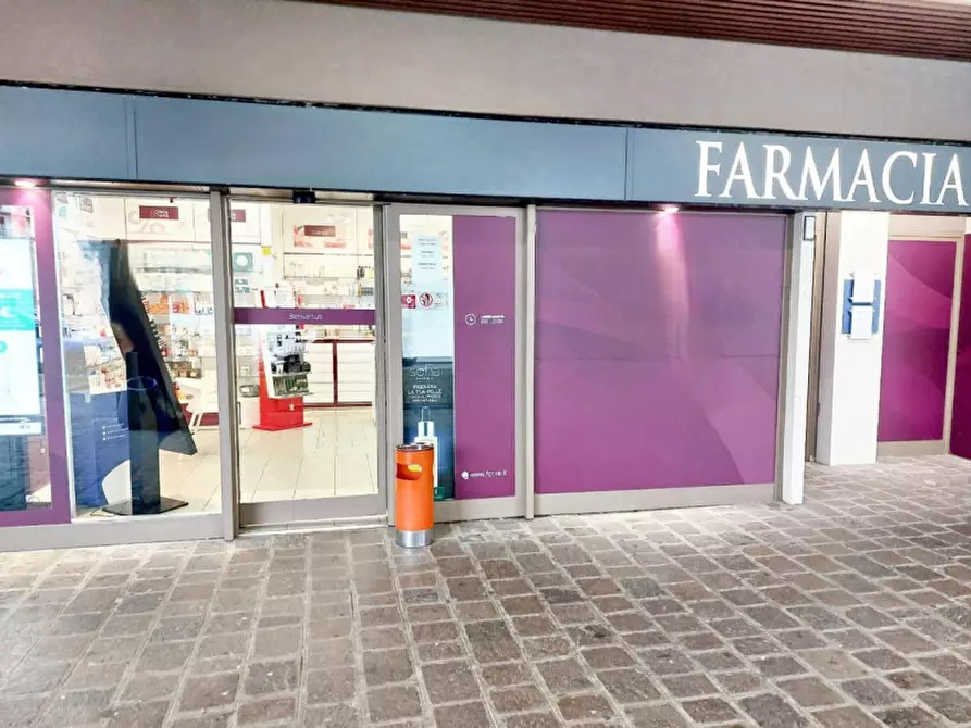 Immagine 3 di Negozio in vendita  in VIA MOHANDAS KARAMCHAND GANDHI, N. 3 a Reggio Nell'emilia