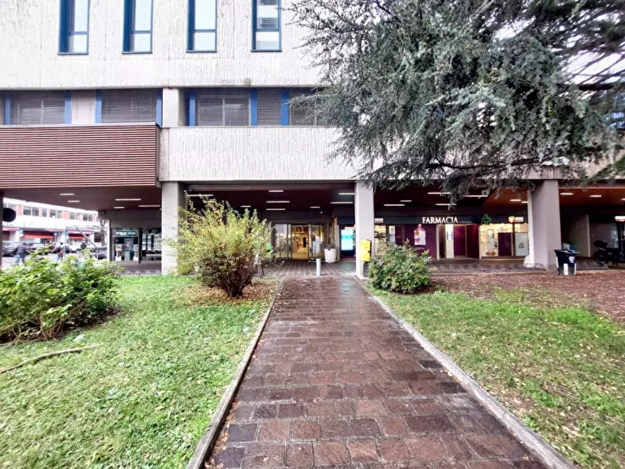 Immagine 11 di Negozio in vendita  in VIA MOHANDAS KARAMCHAND GANDHI, N. 3 a Reggio Nell'emilia