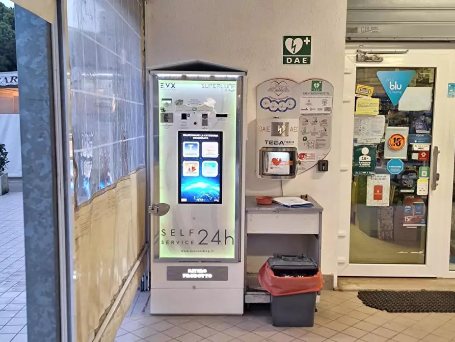 Immagine 3 di Negozio in vendita  in Viale Cantone, N. 38 a Ravenna