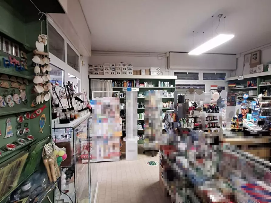 Immagine 9 di Negozio in vendita  in Viale Cantone, N. 38 a Ravenna