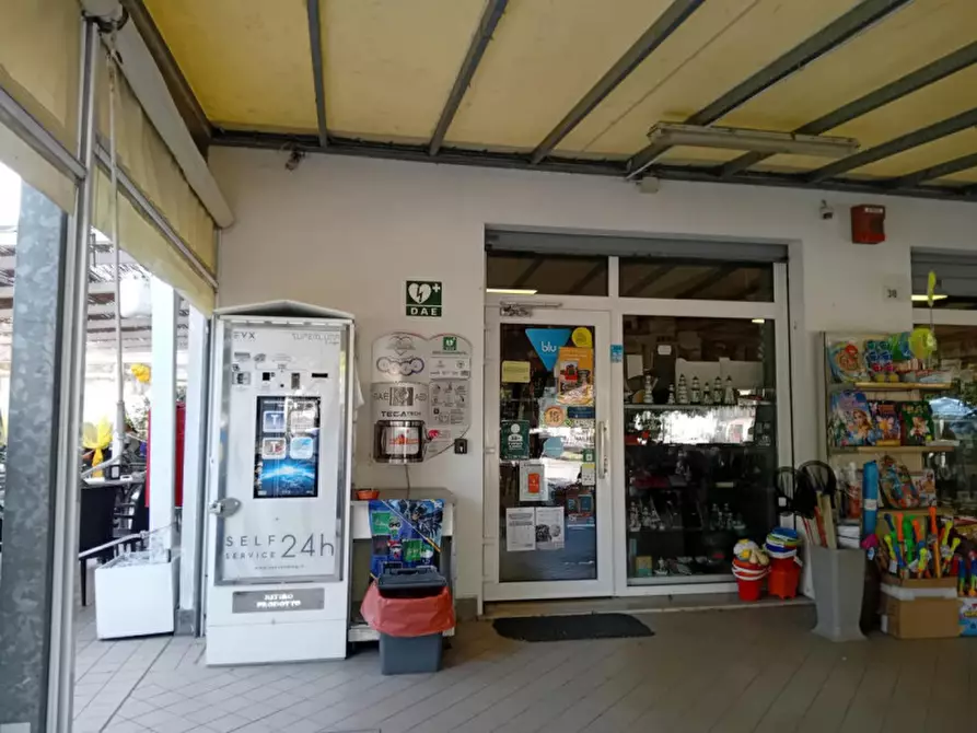 Immagine 13 di Negozio in vendita  in Viale Cantone, N. 38 a Ravenna
