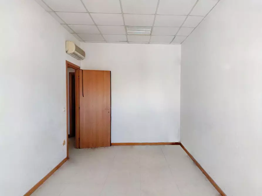 Immagine 8 di Ufficio in vendita  in Via Cesare Aroldi, N. 44 a Viadana