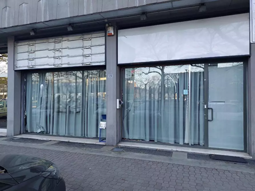 Immagine 1 di Negozio in vendita  in Viale Mentana, N. 92/b a Parma