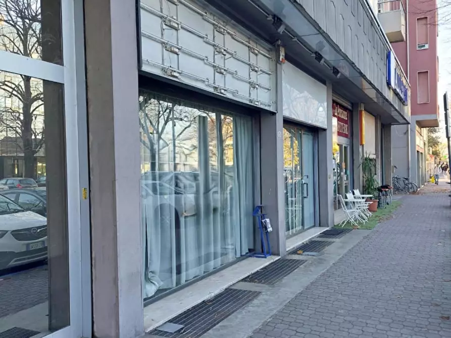 Immagine 7 di Negozio in vendita  in Viale Mentana, N. 92/b a Parma
