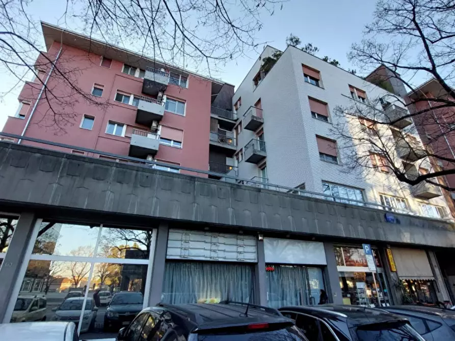 Immagine 8 di Negozio in vendita  in Viale Mentana, N. 92/b a Parma