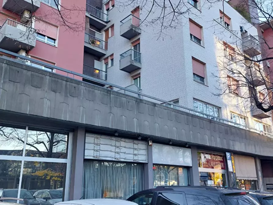 Immagine 9 di Negozio in vendita  in Viale Mentana, N. 92/b a Parma