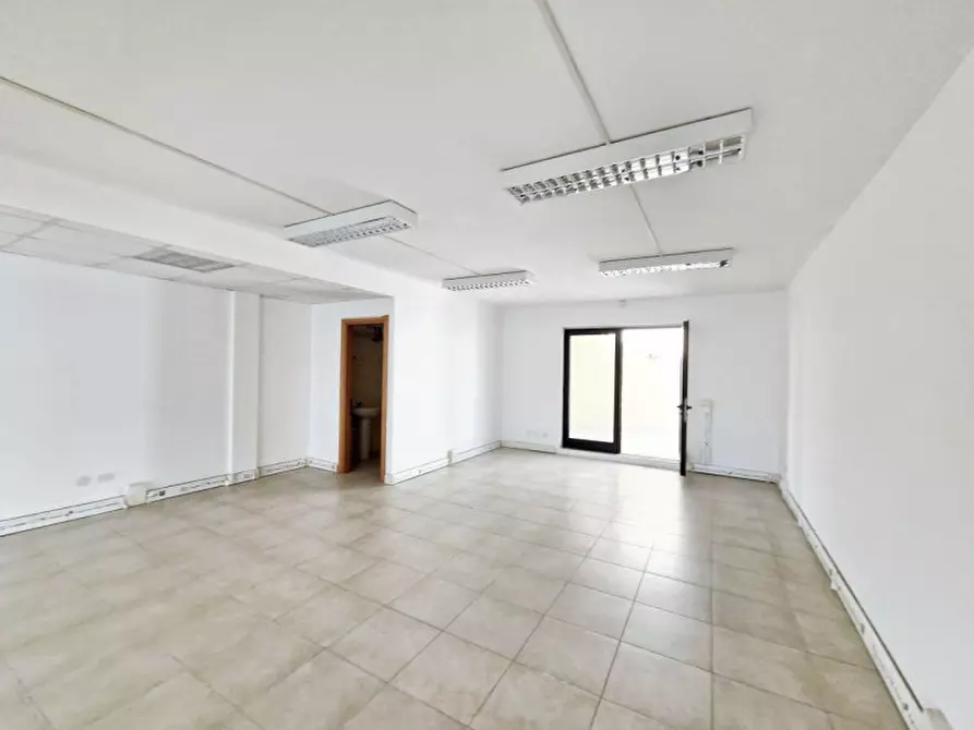 Immagine 3 di Ufficio in vendita  in Via Roma, N. 1 a Olbia