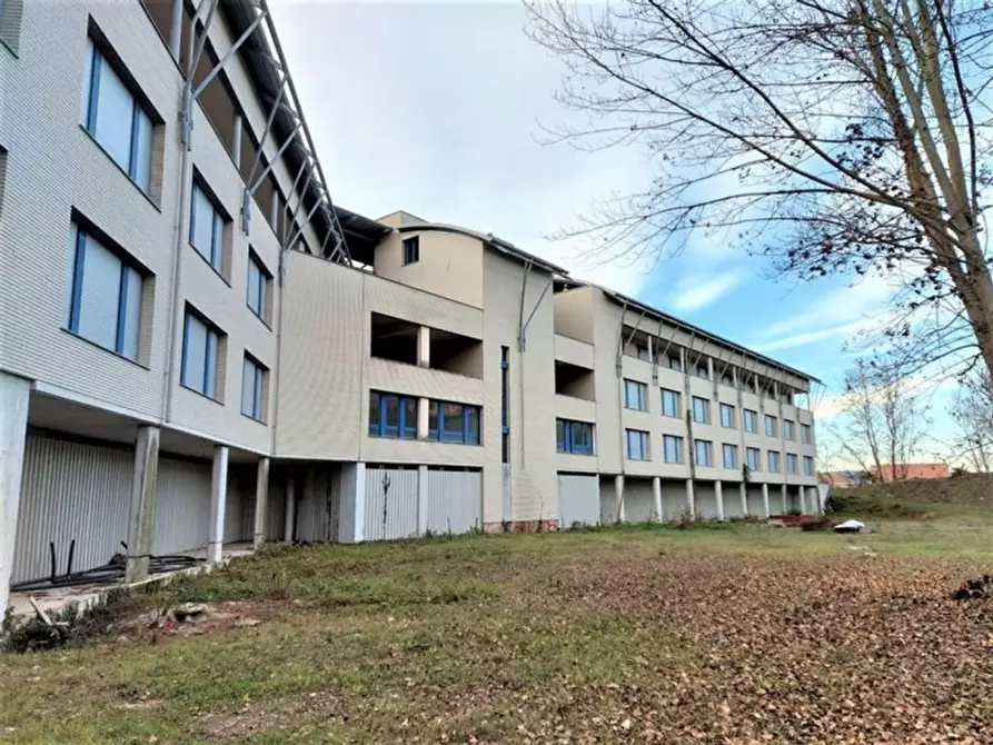 Immagine 1 di Attività commerciale in vendita  in via Edmondo De, N. snc a Alba