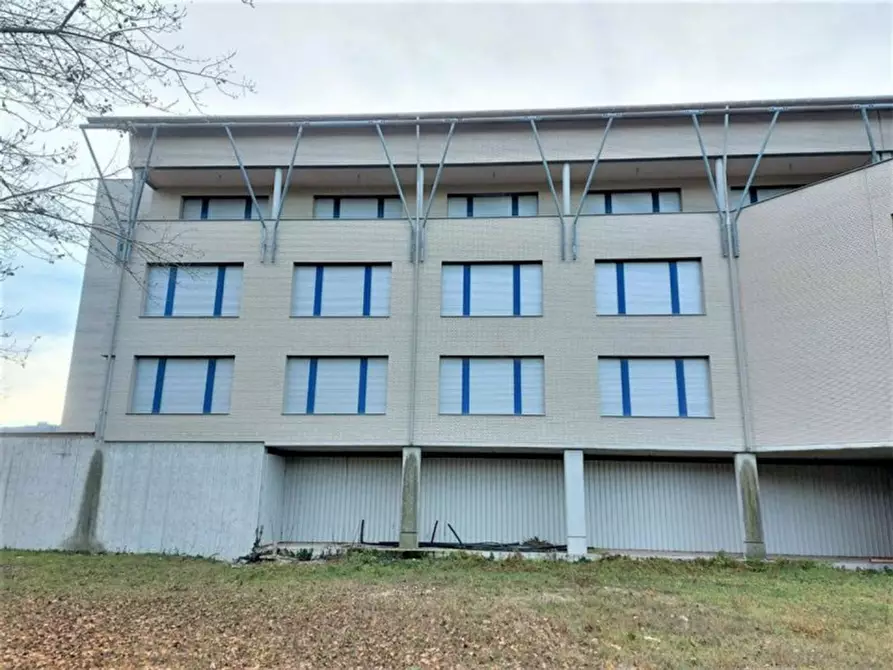 Immagine 2 di Attività commerciale in vendita  in via Edmondo De, N. snc a Alba