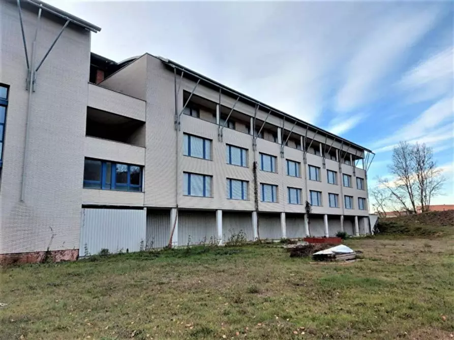 Immagine 4 di Attività commerciale in vendita  in via Edmondo De, N. snc a Alba