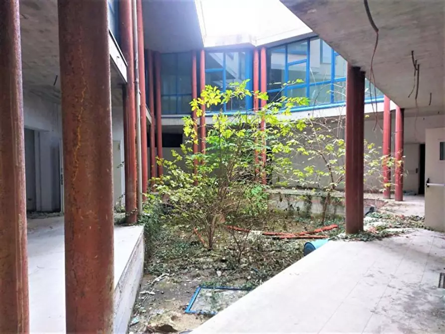 Immagine 10 di Attività commerciale in vendita  in via Edmondo De, N. snc a Alba