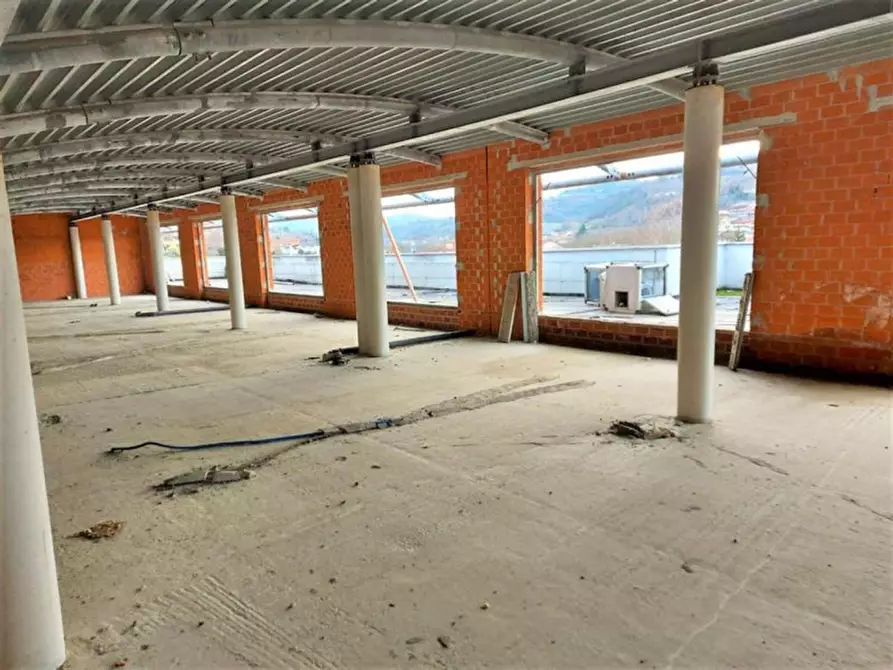 Immagine 16 di Attività commerciale in vendita  in via Edmondo De, N. snc a Alba