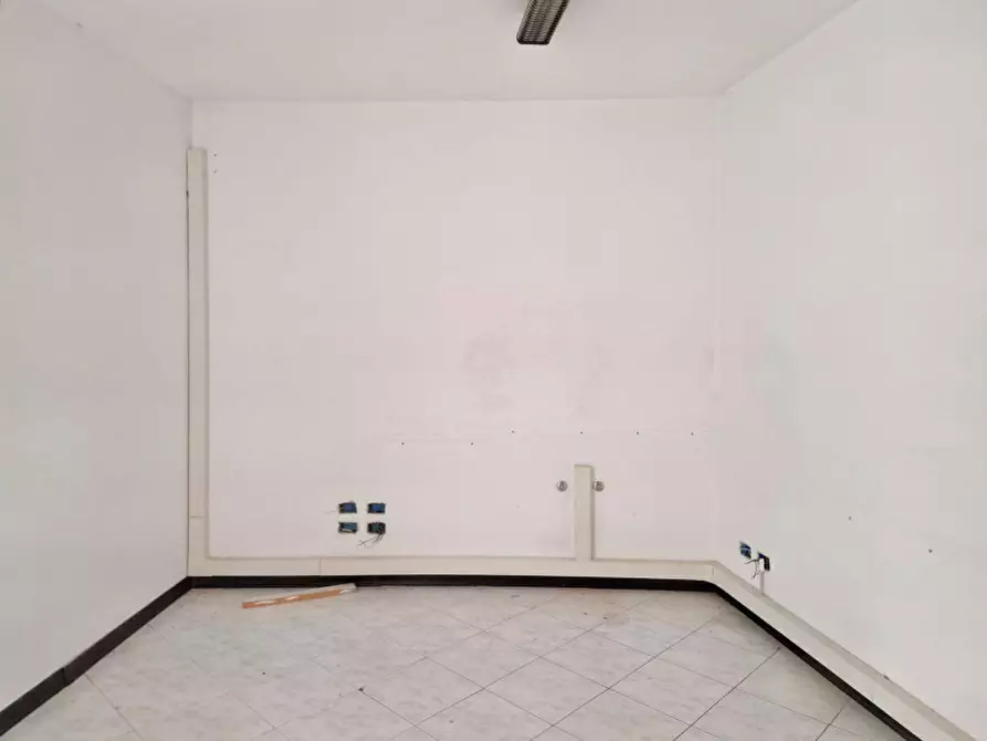 Immagine 4 di Negozio in vendita  in Via Tiberio Deciani, N. 111 a Udine