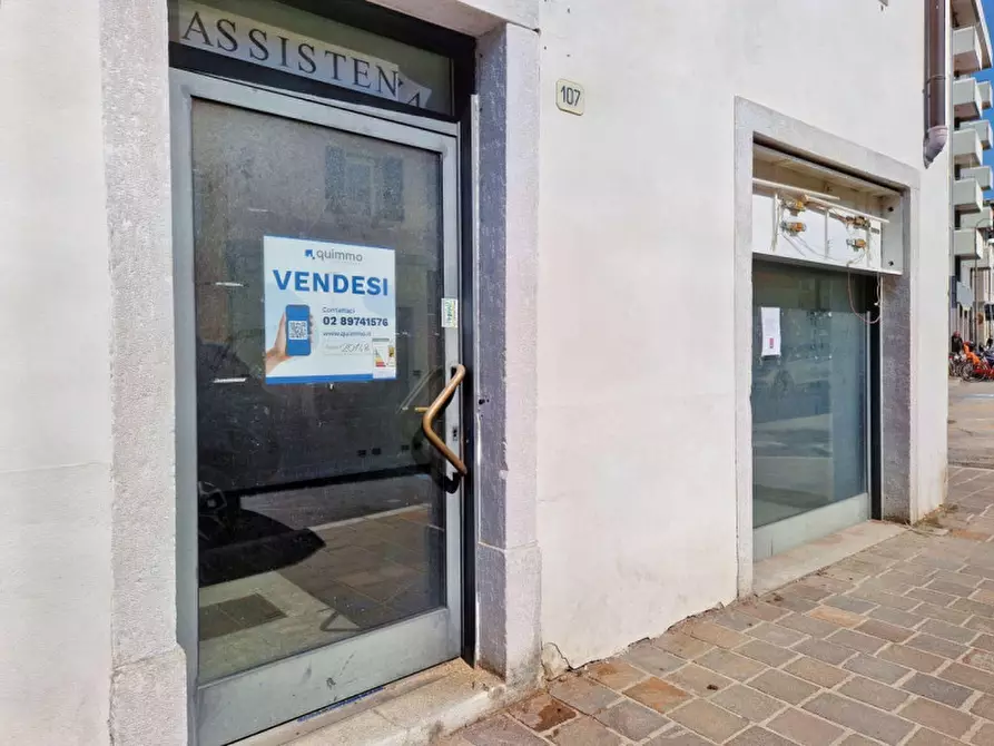 Immagine 5 di Negozio in vendita  in Via Tiberio Deciani, N. 111 a Udine