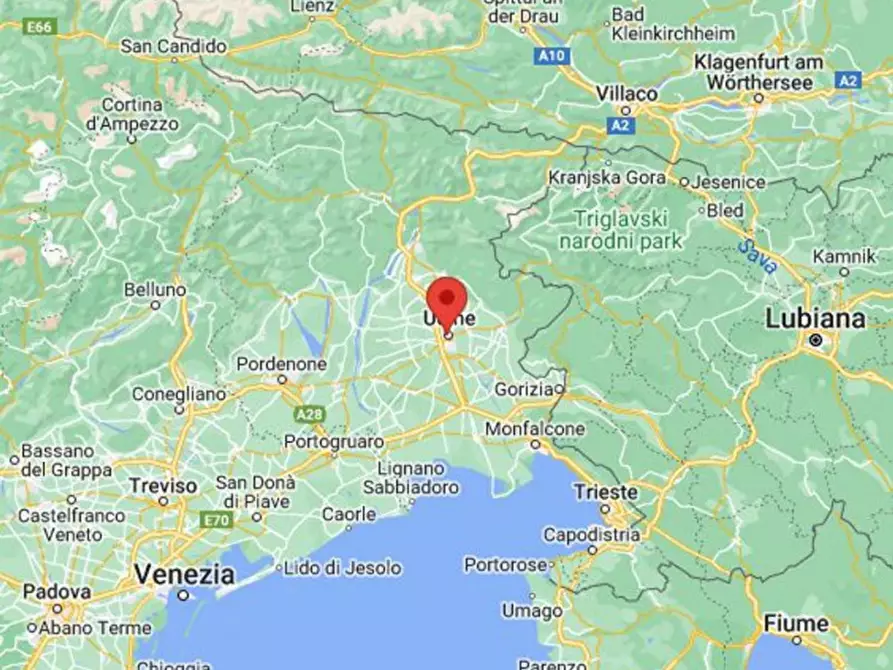 Immagine 10 di Negozio in vendita  in Via Tiberio Deciani, N. 111 a Udine