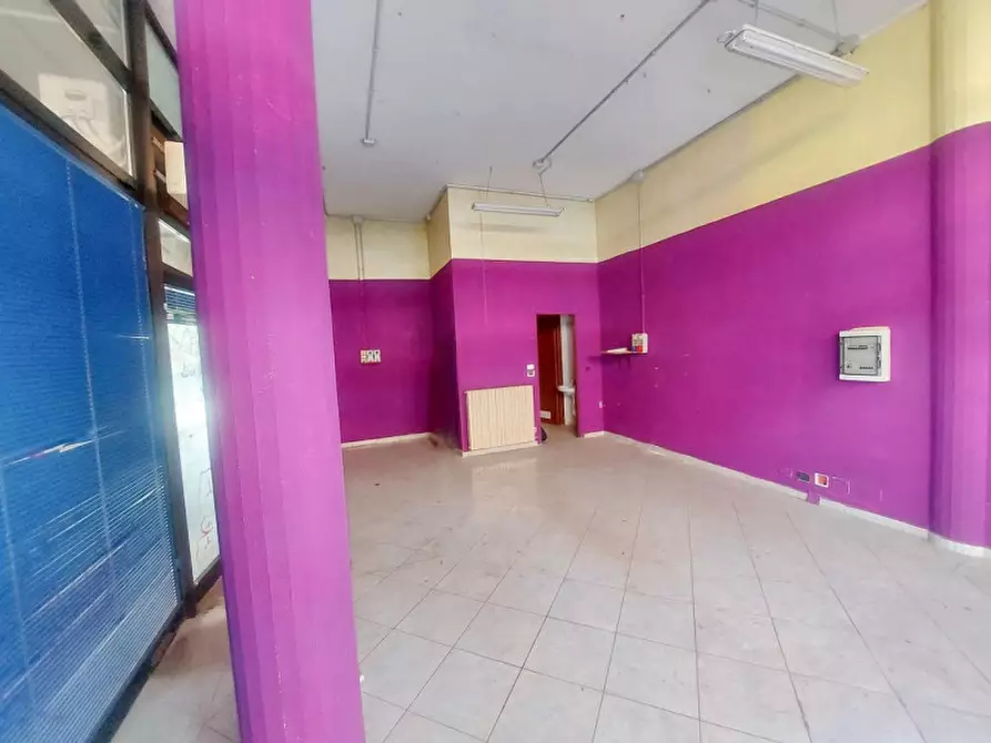 Immagine 2 di Negozio in vendita  in Via Carolina Spanna, N. 3/13 a Grugliasco