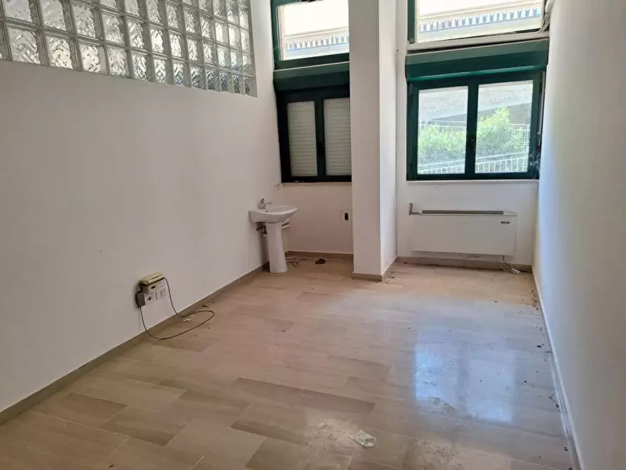 Immagine 11 di Ufficio in vendita  in Via Luigi Morelli, N. 46 a Andria