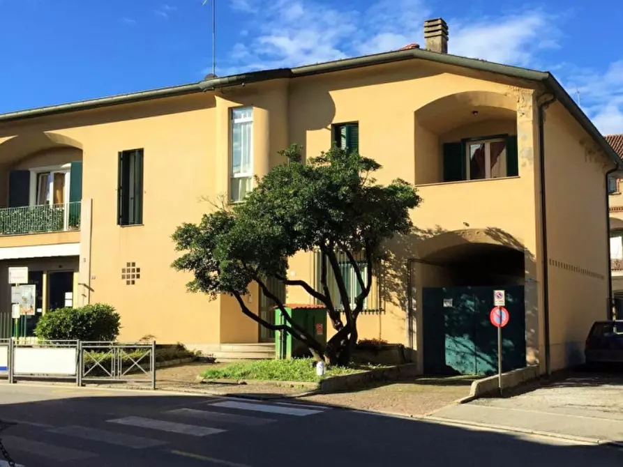 Immagine 2 di Ufficio in vendita  in Piazza Visconti, N. 10 a Cassago Brianza