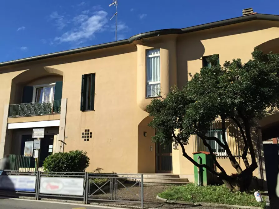 Immagine 3 di Ufficio in vendita  in Piazza Visconti, N. 10 a Cassago Brianza