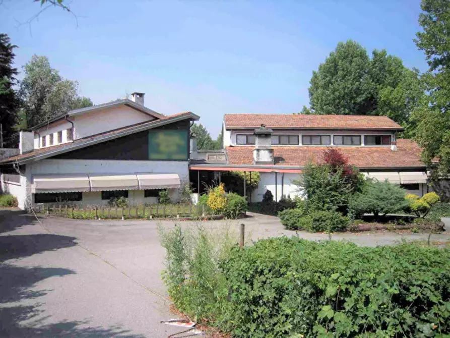 Immagine 1 di Attività commerciale in vendita  in Via Regione Ponte Ticino, N. 3 a Galliate