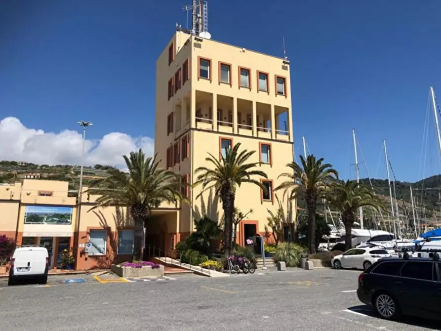 Immagine 11 di Posto auto in vendita  in via Gianni Cozzi, N. 1 a Santo Stefano Al Mare