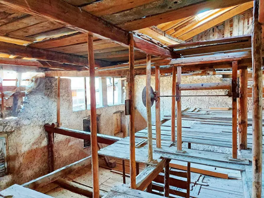 Immagine 12 di Palazzo in vendita  in Via Tres, N. 3/A a Sfruz