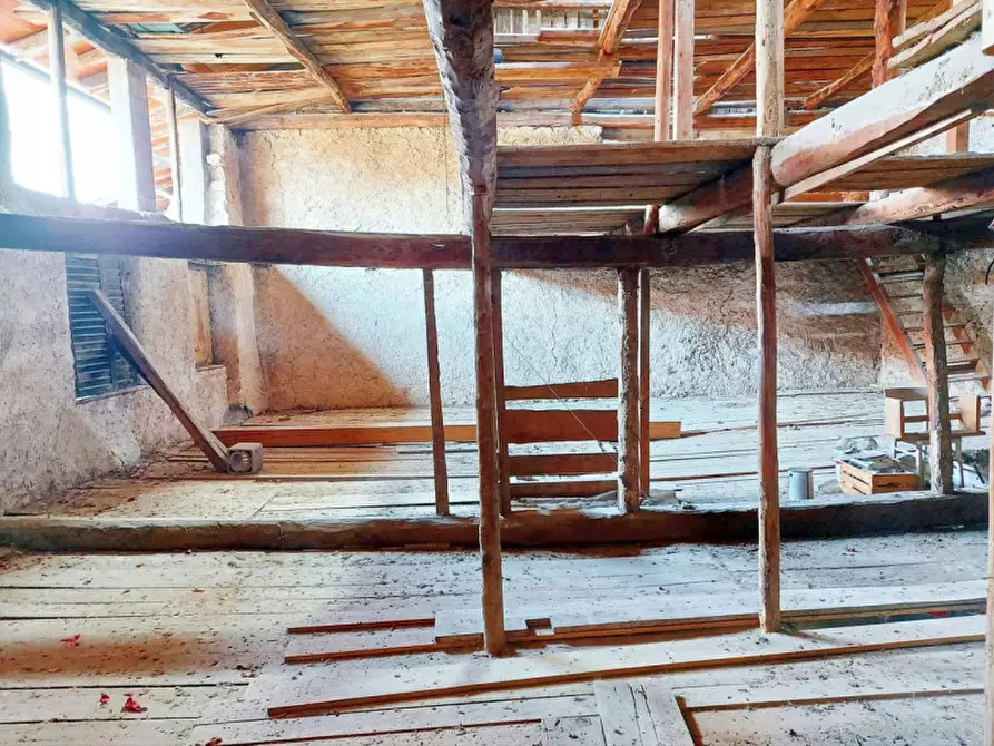 Immagine 13 di Palazzo in vendita  in Via Tres, N. 3/A a Sfruz