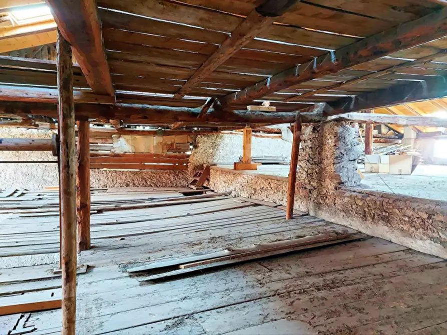 Immagine 14 di Palazzo in vendita  in Via Tres, N. 3/A a Sfruz