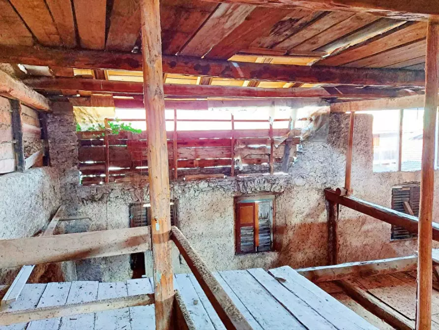 Immagine 15 di Palazzo in vendita  in Via Tres, N. 3/A a Sfruz