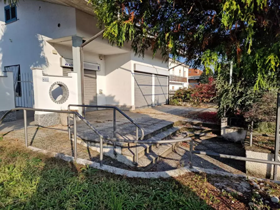 Immagine 2 di Ufficio in vendita  in Via Cesare Battisti, N. 431 a Marnate