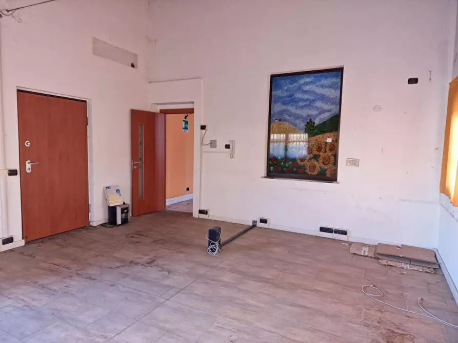 Immagine 9 di Ufficio in vendita  in Via Cesare Battisti, N. 431 a Marnate