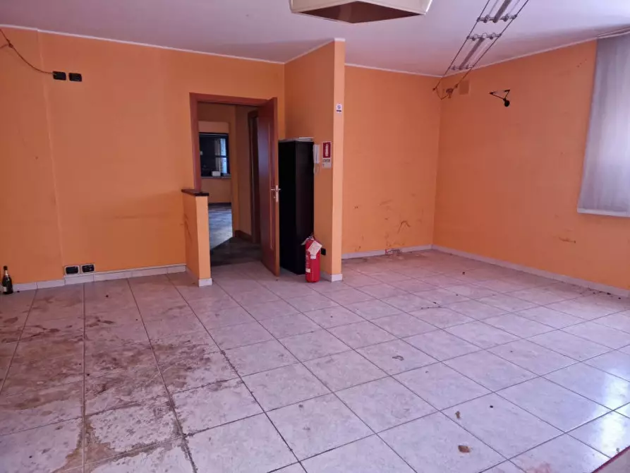 Immagine 11 di Ufficio in vendita  in Via Cesare Battisti, N. 431 a Marnate
