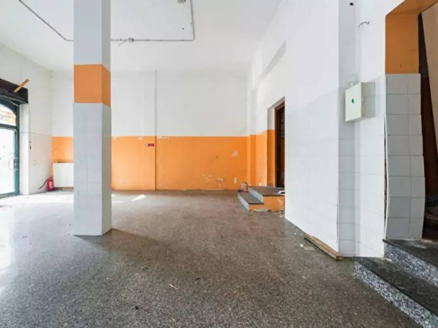 Immagine 3 di Negozio in vendita  in Via Gaetano Casati, N. 8 a Monza