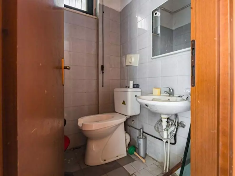 Immagine 5 di Negozio in vendita  in Via Gaetano Casati, N. 8 a Monza