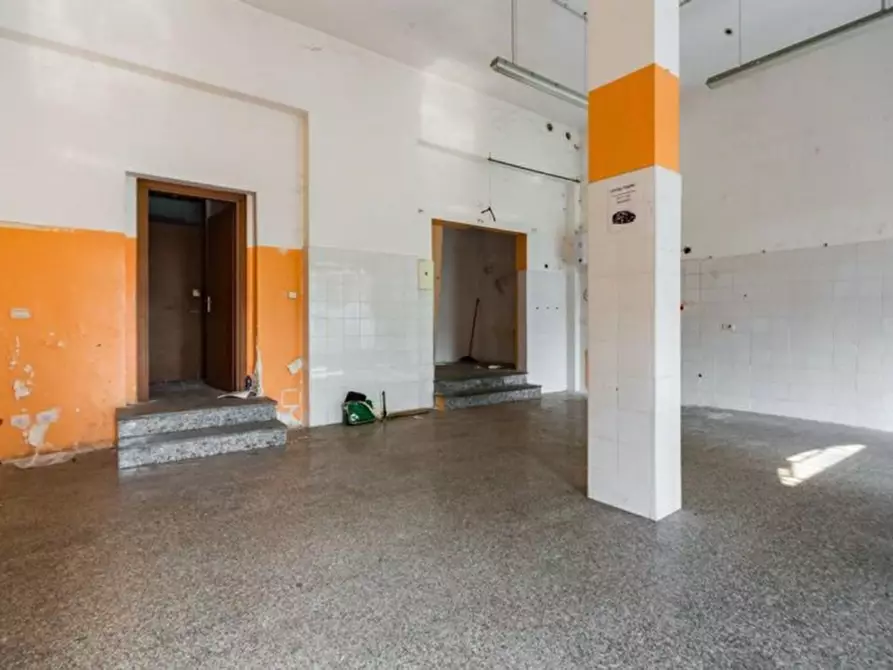 Immagine 6 di Negozio in vendita  in Via Gaetano Casati, N. 8 a Monza