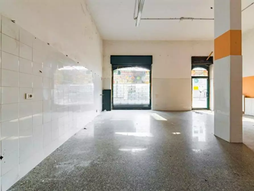 Immagine 7 di Negozio in vendita  in Via Gaetano Casati, N. 8 a Monza