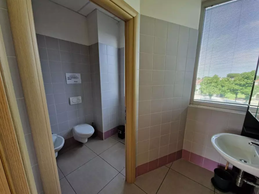 Immagine 15 di Ufficio in vendita  in Via Costanzo II, 11, 47122 Forlì FC, Italia a Forli'