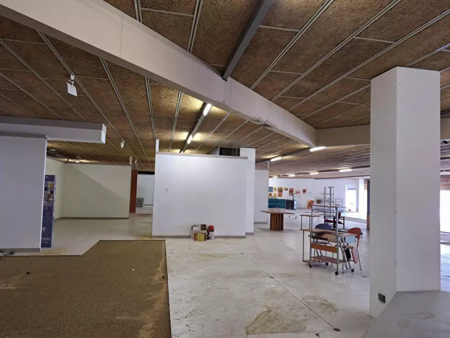 Immagine 7 di Negozio in vendita  in Strada Provinciale, N. 229 a Caltignaga