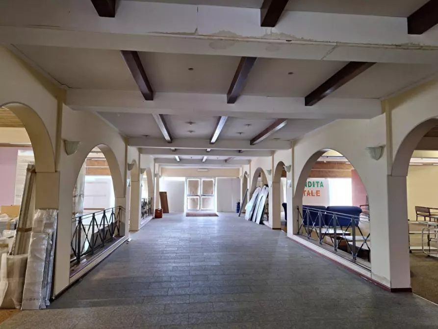 Immagine 8 di Negozio in vendita  in Strada Provinciale, N. 229 a Caltignaga