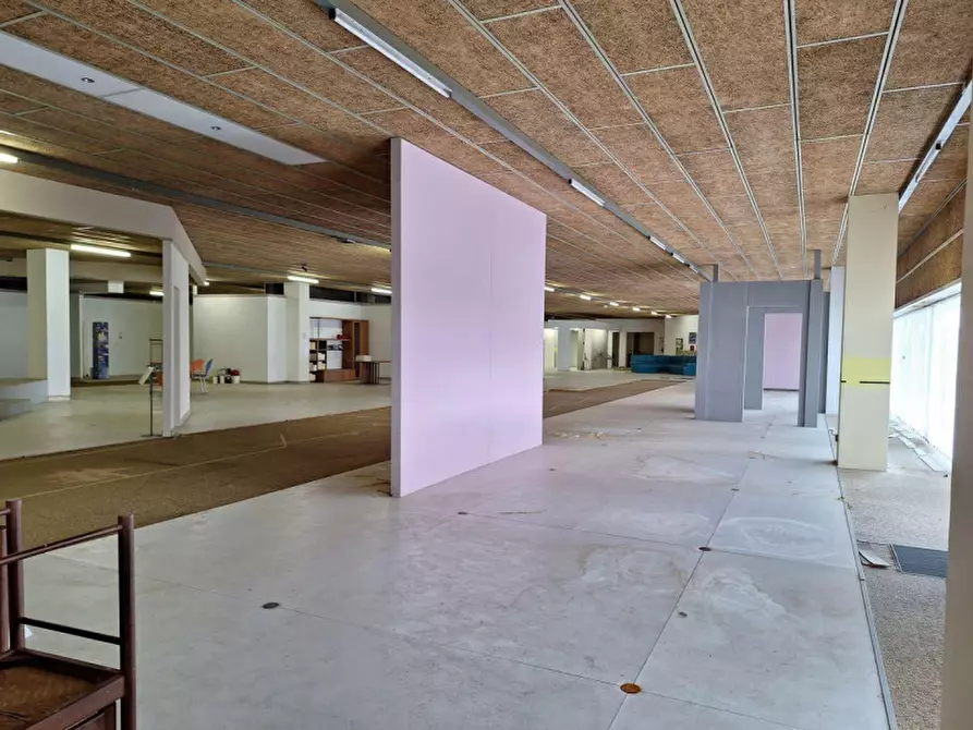 Immagine 9 di Negozio in vendita  in Strada Provinciale, N. 229 a Caltignaga