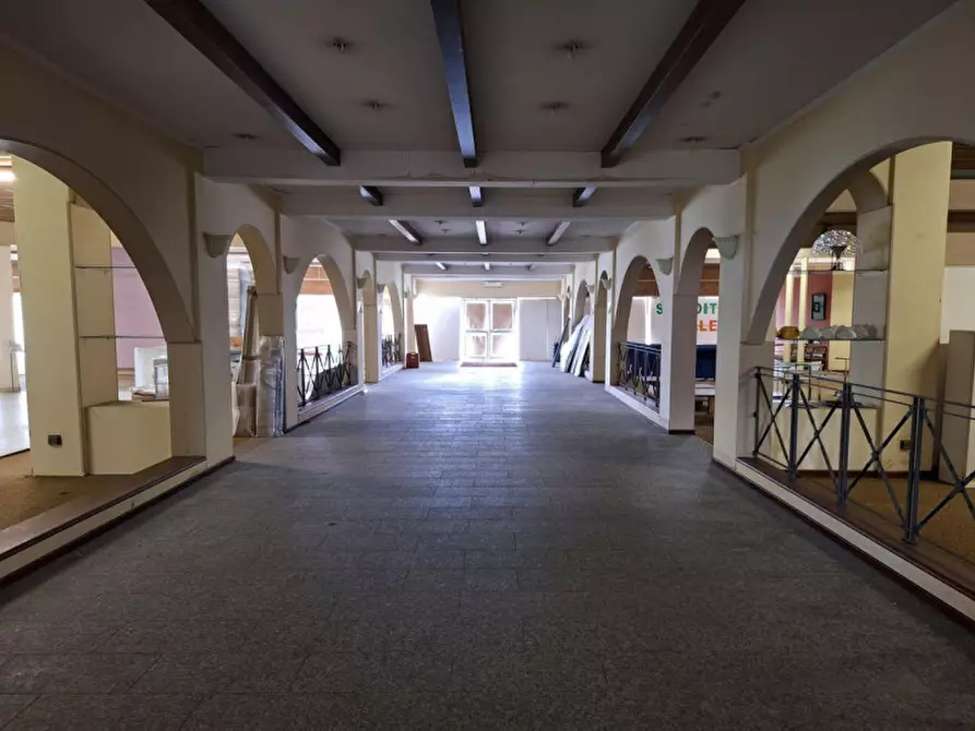 Immagine 10 di Negozio in vendita  in Strada Provinciale, N. 229 a Caltignaga